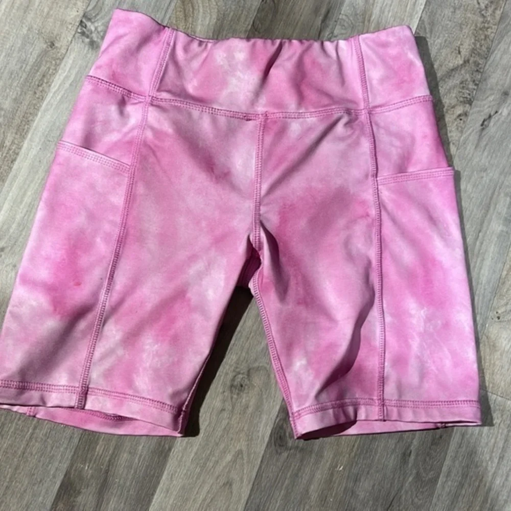 Bundle 3 athletic shorts‎ and 2 athletic tops